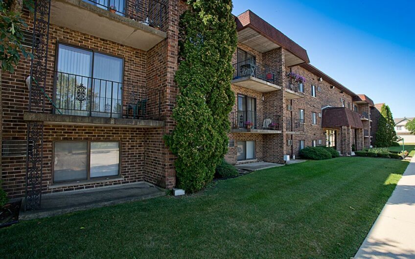 Country Club View Apartments – Itasca