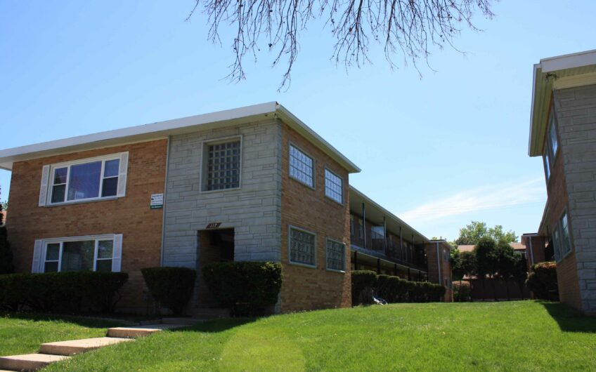 Dolores Place Apartments – Bensenville